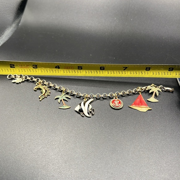 Vintage charm bracelet with 7 charms - Picture 2 of 5